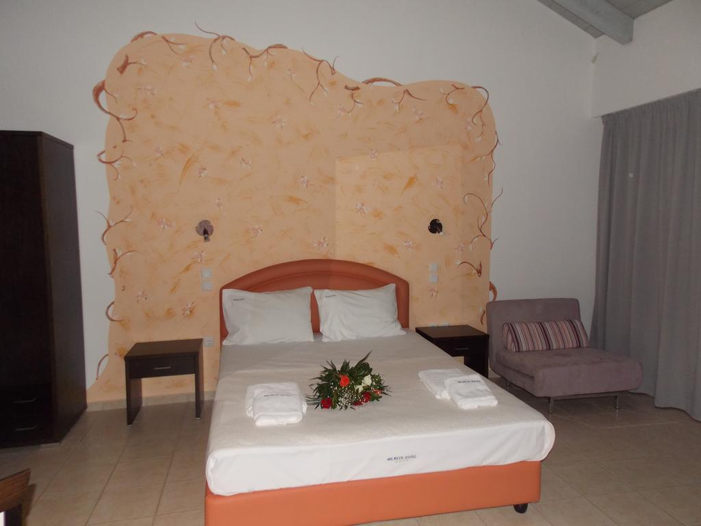 Hotel Theasis Paralia Sergoulas Phòng bức ảnh